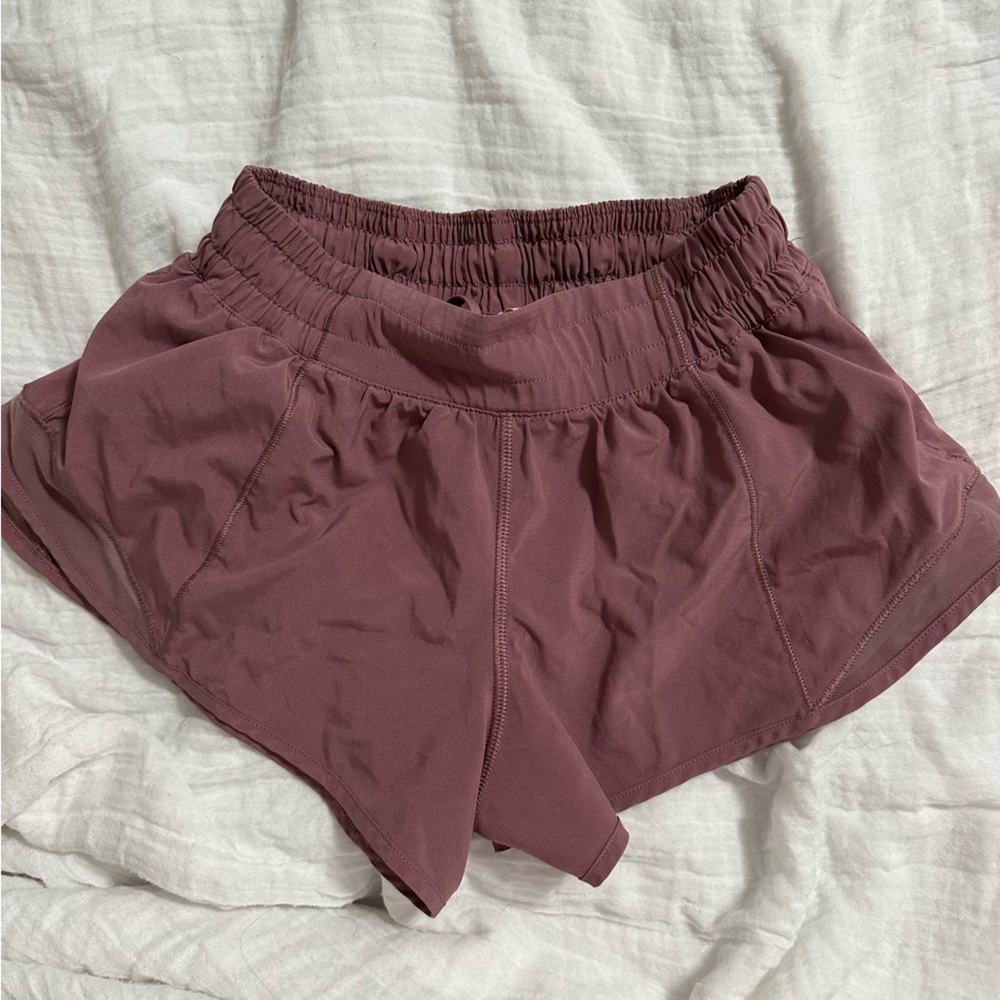Lululemon Athletica Mauve Hotty Hot 2.5” Athletic Shorts